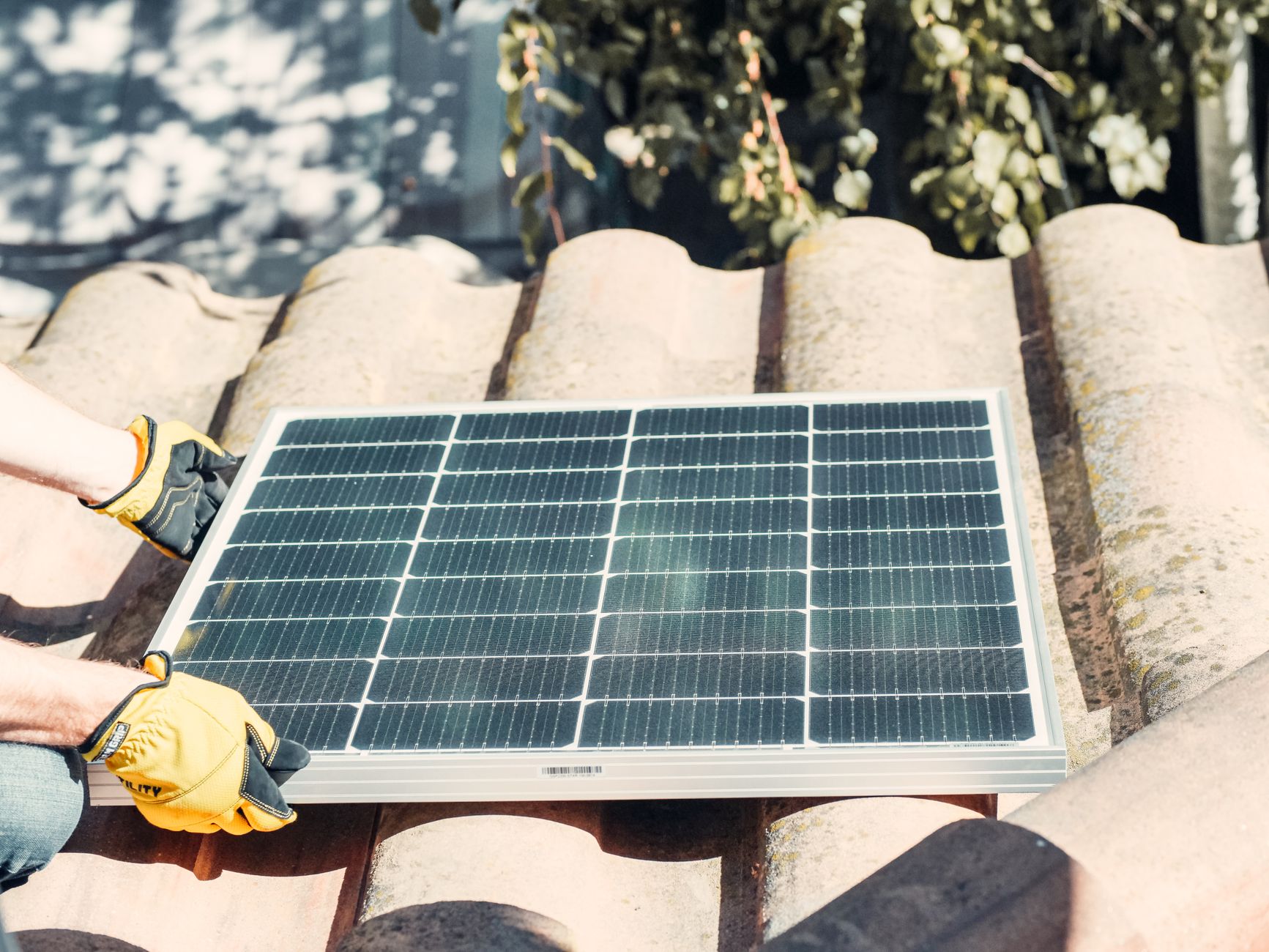 Installateur panneaux solaires équipe à Lorient